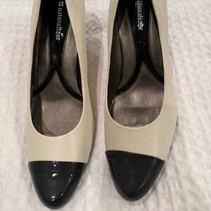 Naturalizer Mager - Ivory with Black Toe Leather  Pumps Size 8 M